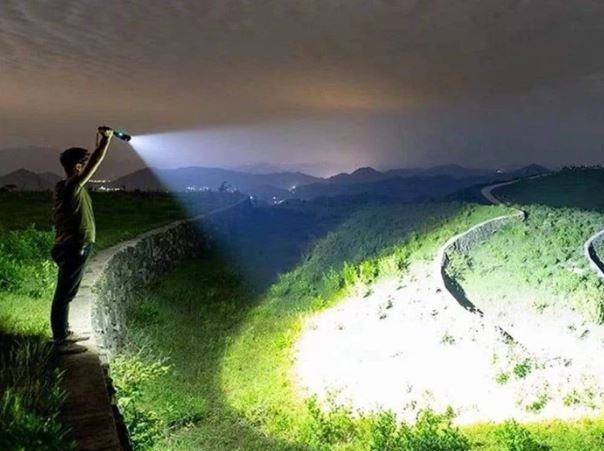 Super Lanterna Tática LED Zoom - Ultra Potente